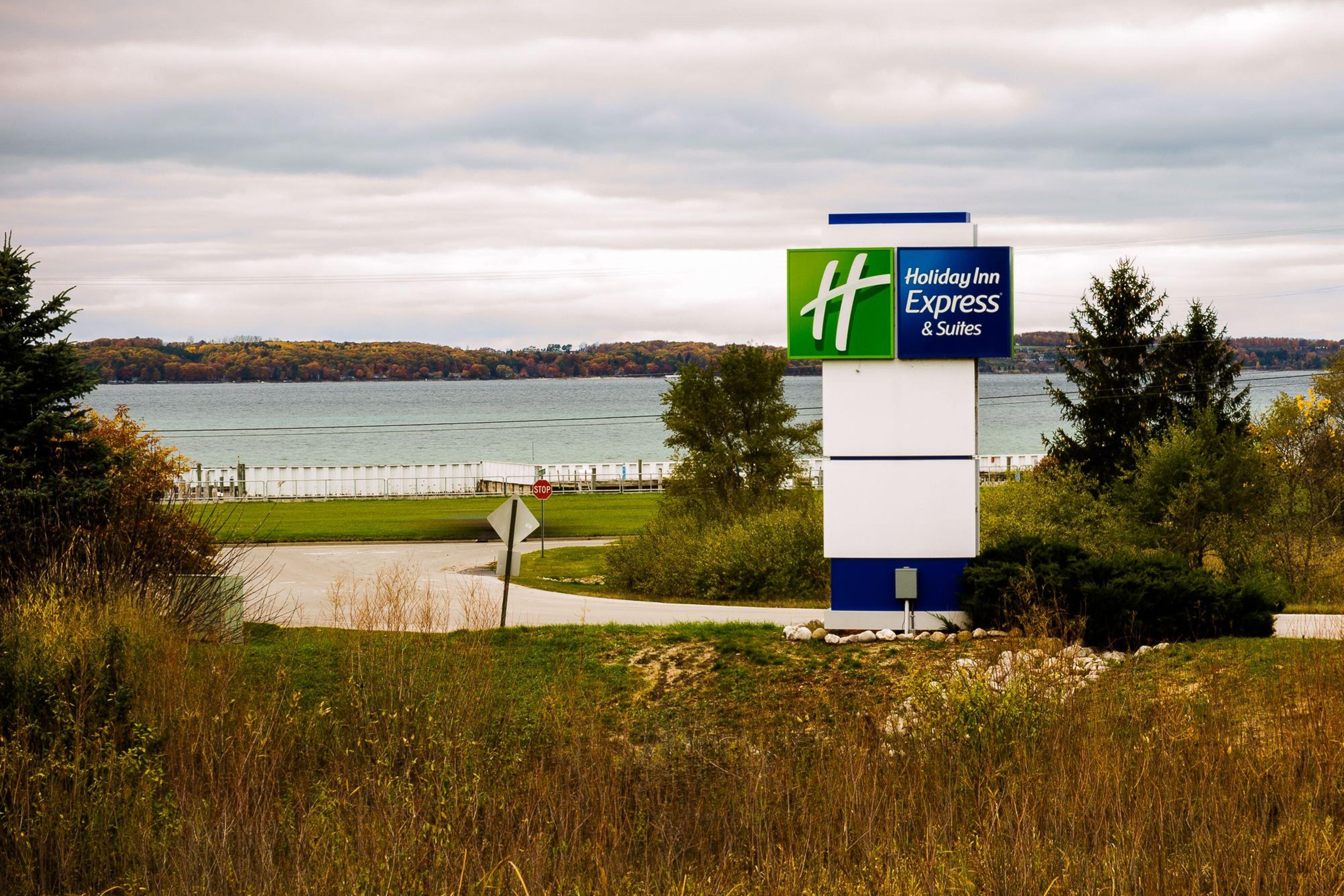 Holiday Inn Express Hotel & Suites Acme-Traverse City By Ihg Exteriör bild