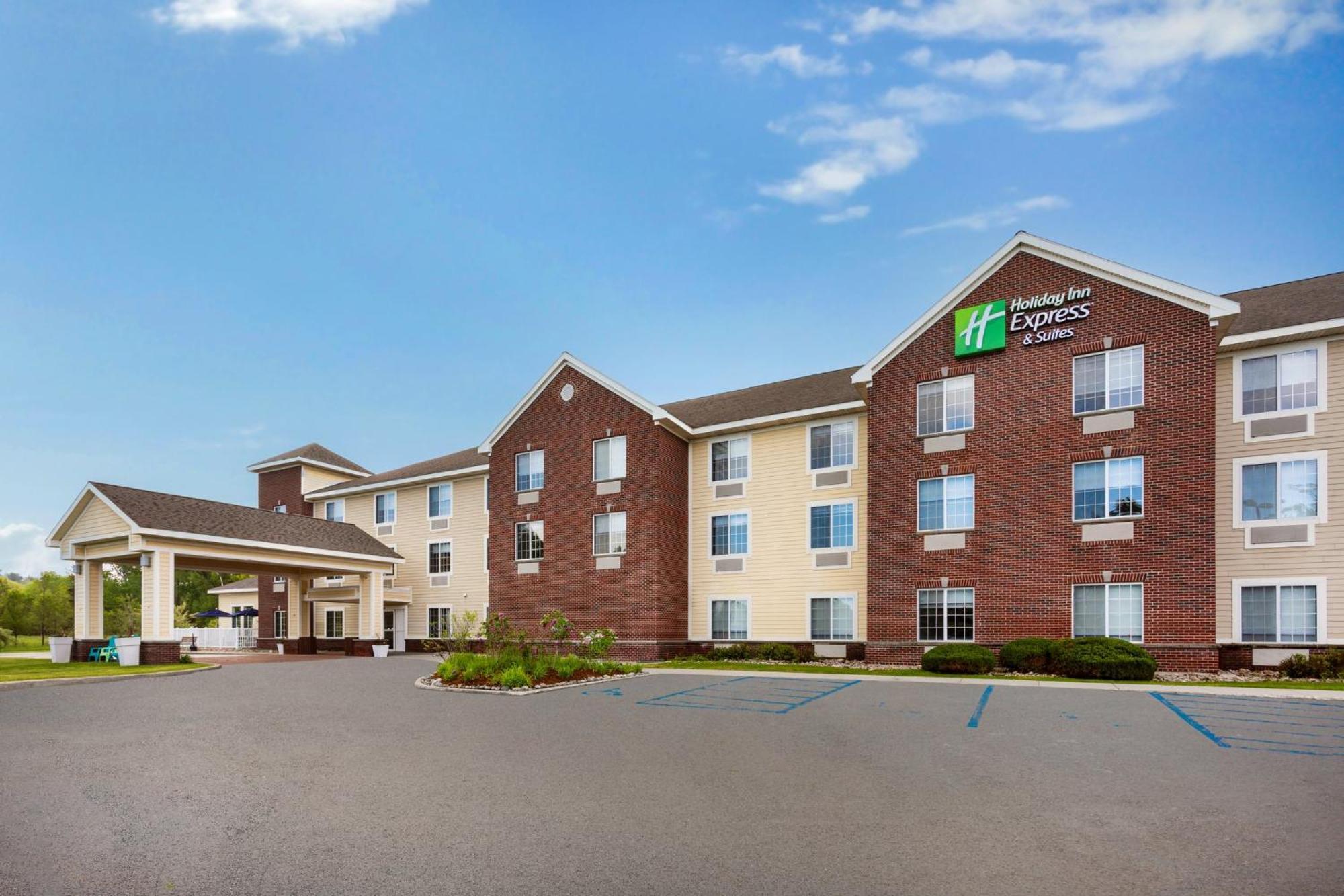 Holiday Inn Express Hotel & Suites Acme-Traverse City By Ihg Exteriör bild